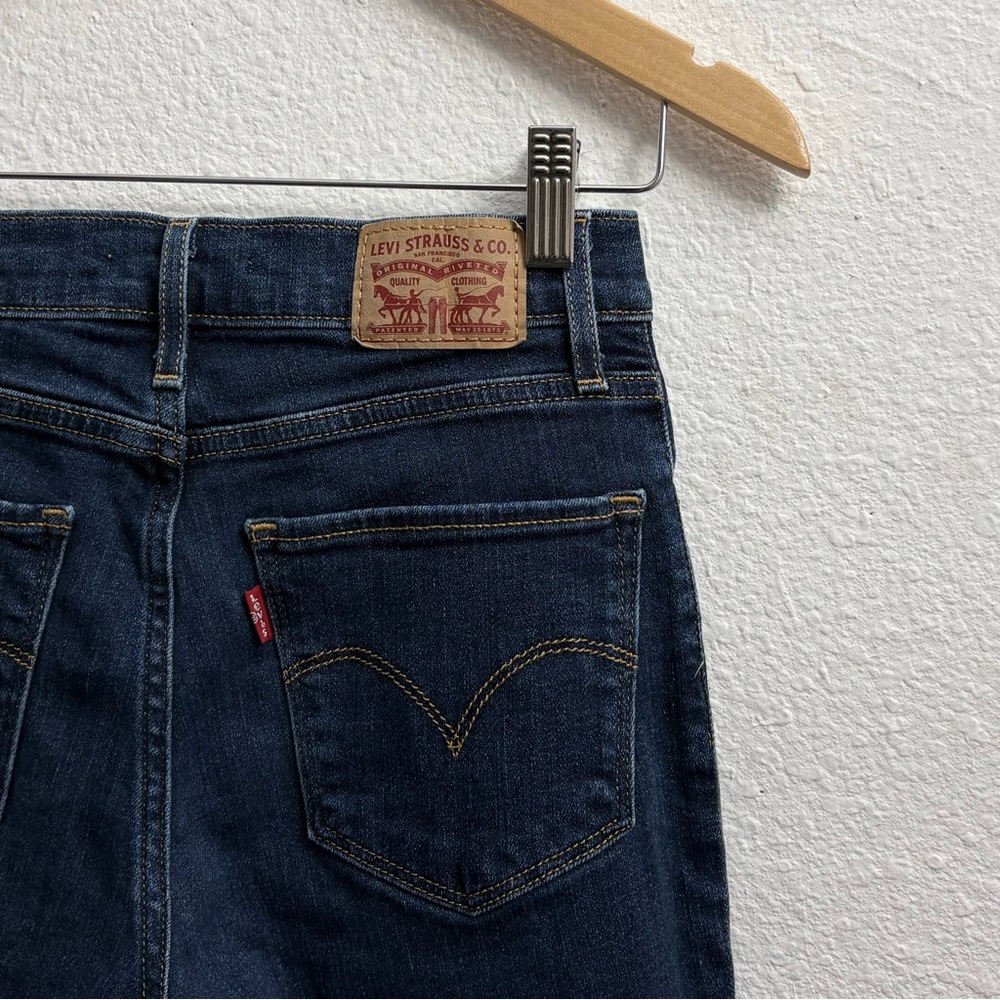 Levi’s 724 Women’s High Rise Straight Crop Dark Wash Blue Jeans Denim size W26 - Picture 2 of 11